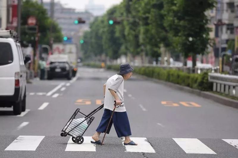 1000万日本人陷入养老地狱,这会是我们的未来吗?